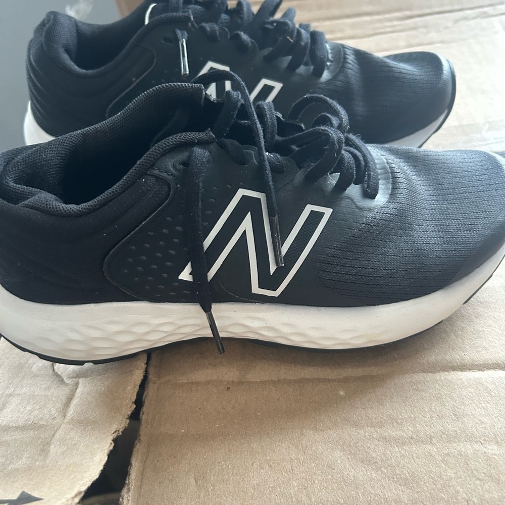 New Balance Black & White Lace-Up Running Shoes